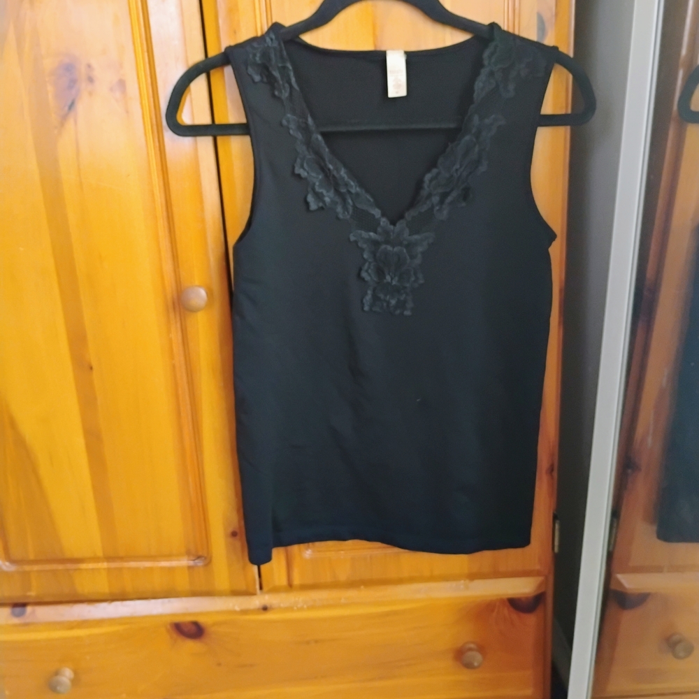 Banana Republic Black Sleeveless V-Neck Lace-Trim Tank